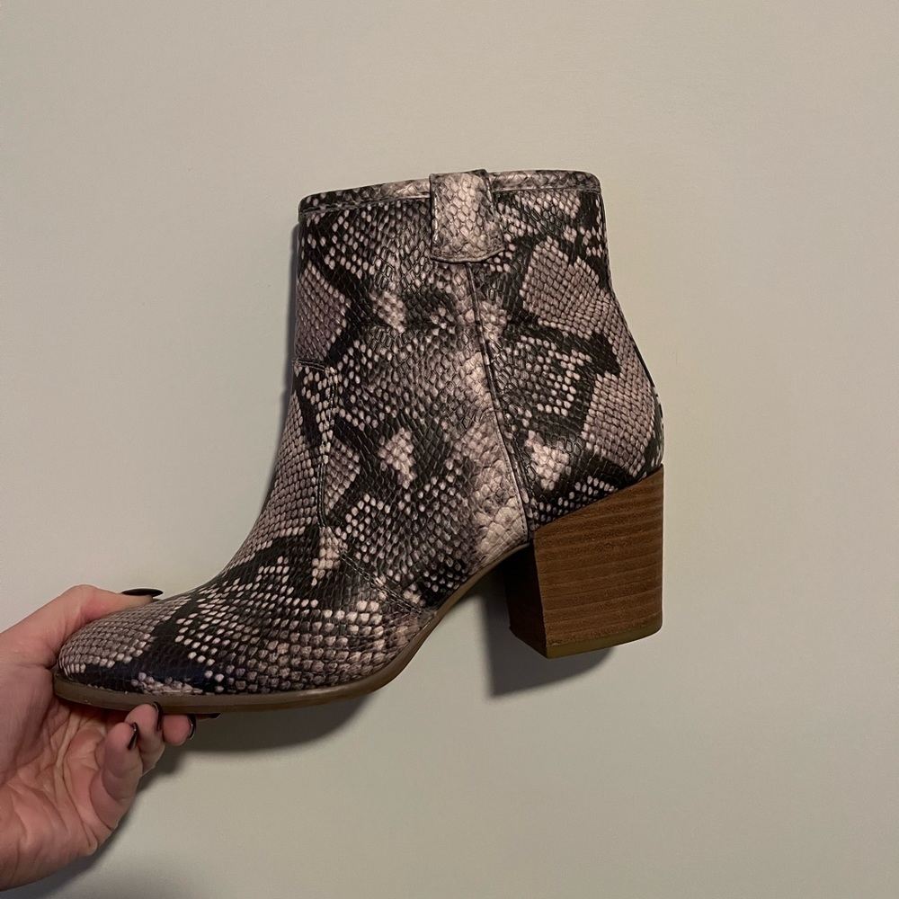 Carlos snakeskin booties, sz 8.5